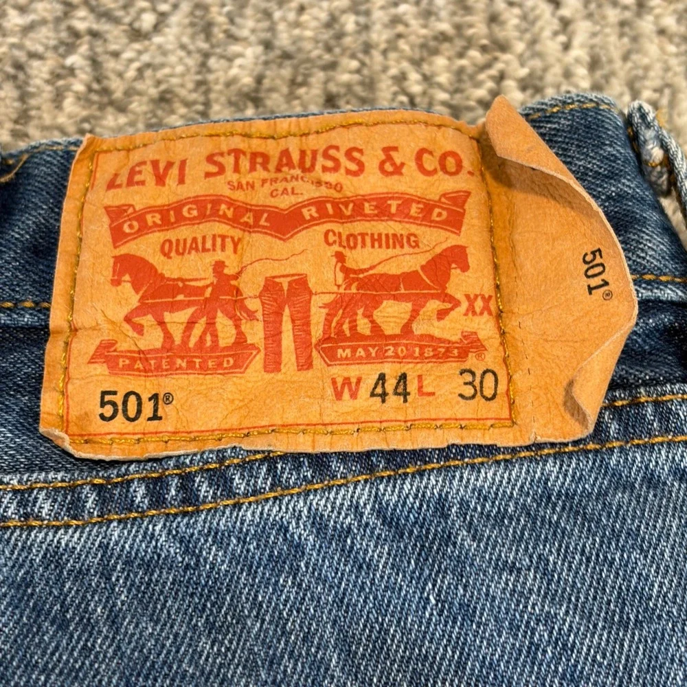 Levi's 501‎ Original Fit Jeans Mens 44x30 Blue Medium Wash Straight Leg Denim